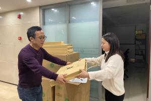 2022年 公司工会为干部员工发放春节慰问品
